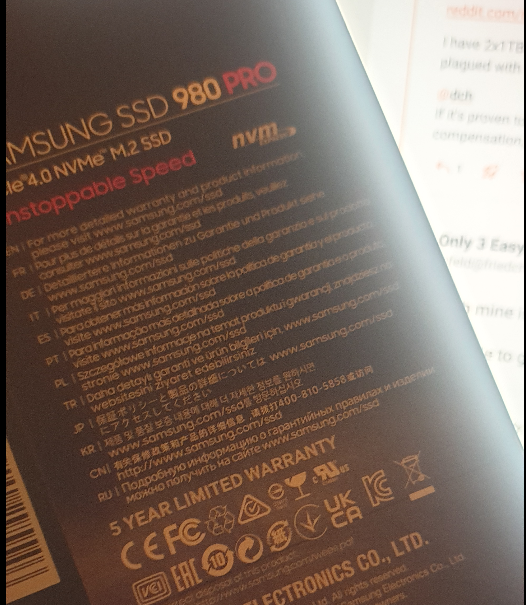 photo of the original SAMSGUN SSD 980 Pro package , stating about a 5 Year limited warranty.